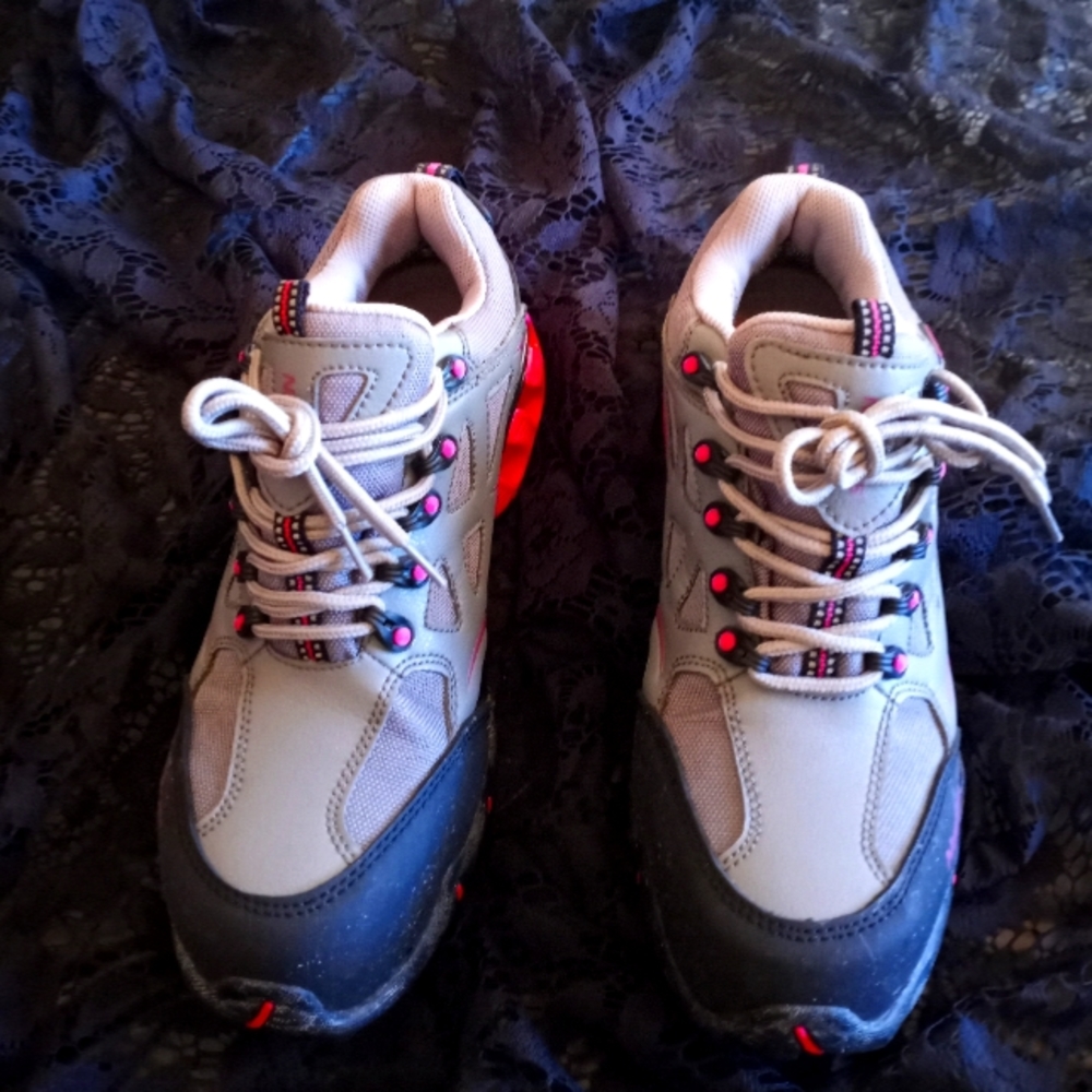 Still toe shoes